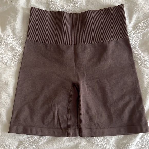 TNA taupe biker shorts - Picture 2 of 3
